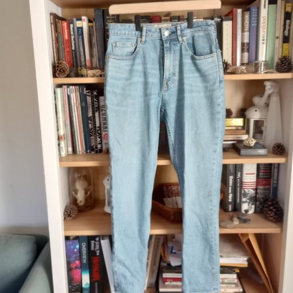 Everlane Curvy Cheeky Straight Jean - Picture 2 of 7